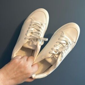 ASOS White Wide Fit Sneakers sz 8